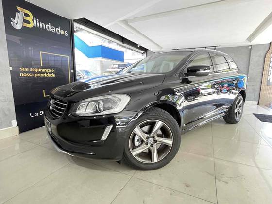 VOLVO XC60 2.4 D5 MOMENTUM DIESEL AWD 4P AUTOMÁTICO